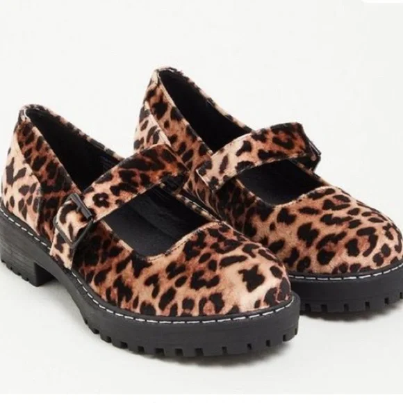 MAKE AN OFFER - TORRID Leopard Print Velvet Mary Jane Shoes RARE - Picture 5 of 7